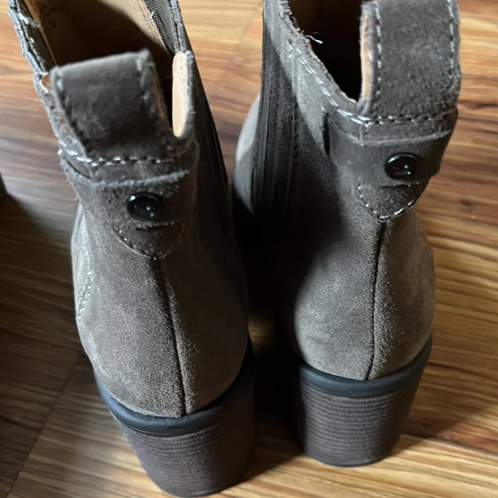 Crown vintage suede boots